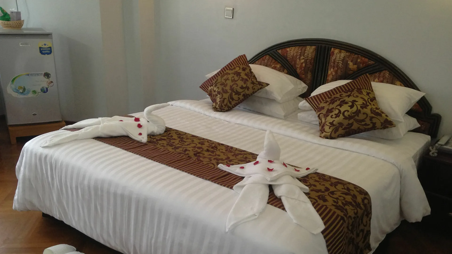 Πανσιόν Summer Palace Hotel Γιανγκόν